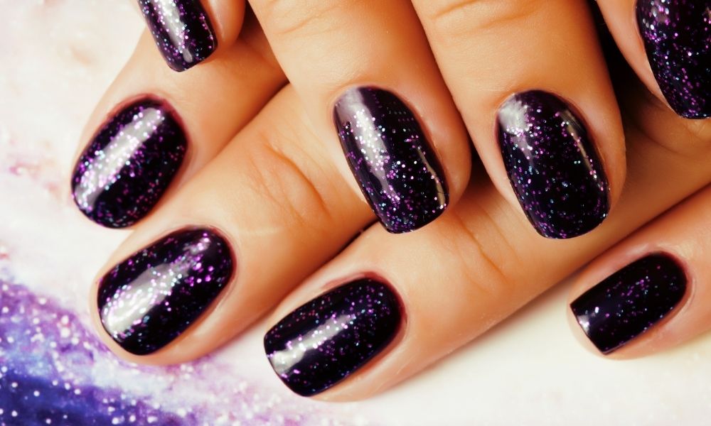 Star Dust : Glitter Nail Polish Designs On Black Shiny Nails 