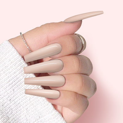 Hands Wearing DD285 Worth It By IGel Beauty