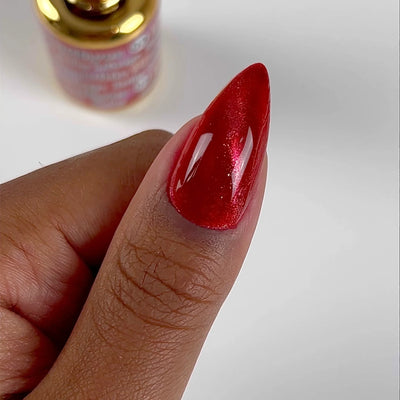 swatch of DND DC Cat Eye Ruby Mirage