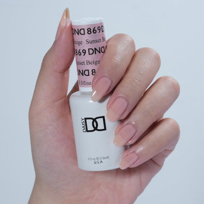 hands wearing DND Gel Polish 869 Sunset Beige