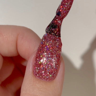 finger wearing DND Gel Polish - 902 Peace Of Mind
