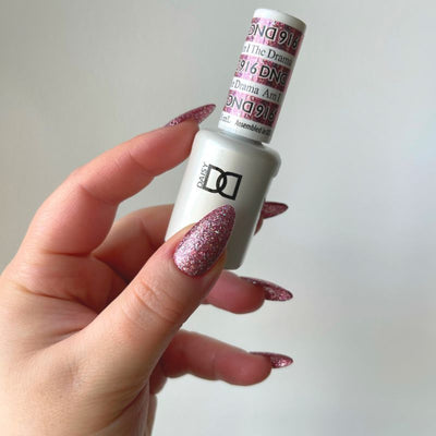 finger wearing DND Gel Polish - 916 Am I The Drama