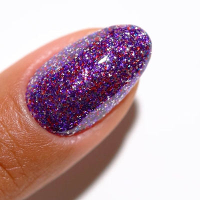 finger wearing DND Gel Polish - 924 Purple Aura