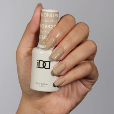 Hands wearing 982 Maximalist Manilla Duo by DND