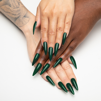Apres Gel Couleur (HEMA-free, TPO-free) - 347 Emerald City hand