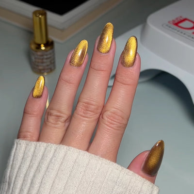 hands wearing DND DC Cat Eye Ember Enchantress