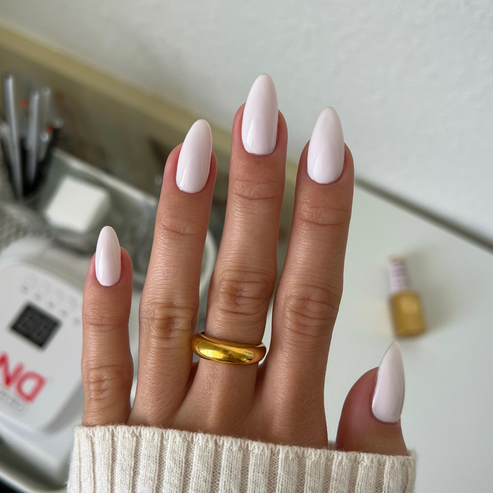 swatch of DND Diva 039 Petal Haze Powder