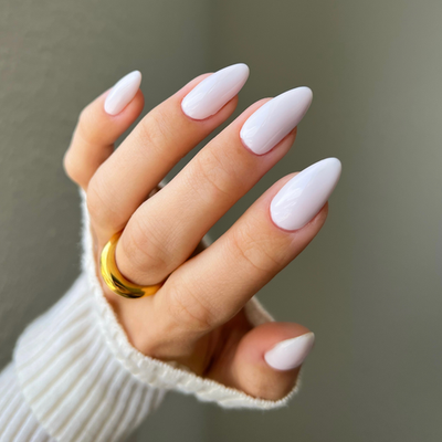 hands wearing DND Diva 039 Petal Haze Powder