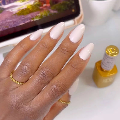 hands wearing DND Diva Gel With Grayce