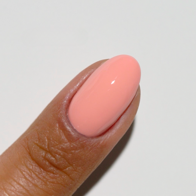 finger wearing DND Diva Gel Starfish Chai