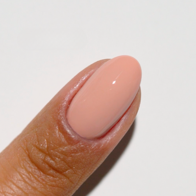 finger wearing DND Diva Nude Glamour