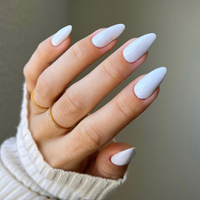 hands wearing color swatch for DND Diva 093 Standout