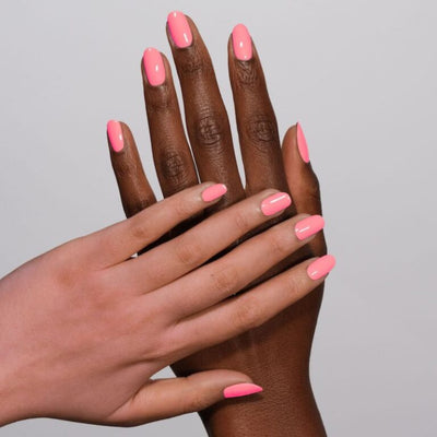 hands wearing 139 Panther's Paws Diva Gel & Polish Duo by DND