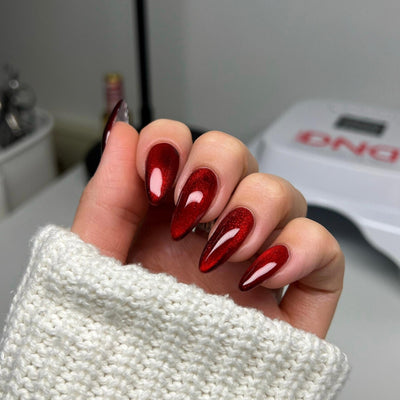 hands wearing DND Diva Fiesty Paws Glassball 9D Cat Eye