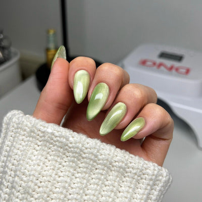 hands wearing DND Diva 'Leafy Prowl' Glassball 9D Cat Eye