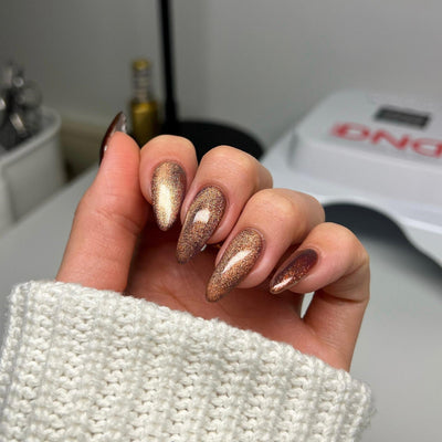 hands wearing DND Diva Toffee Crisp Candy 9D Cat Eye