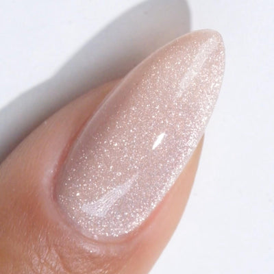 close up of DND Diva Afterglow Daydream 9D Cat Eye