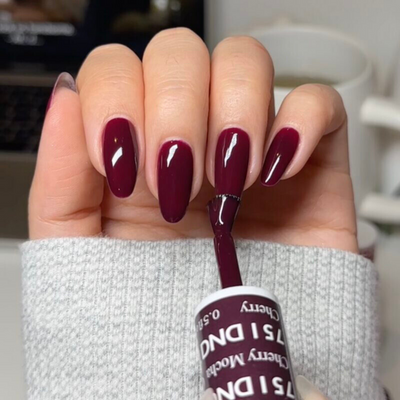 hands wearing DND Gel Polish - 751 Cherry Mocha