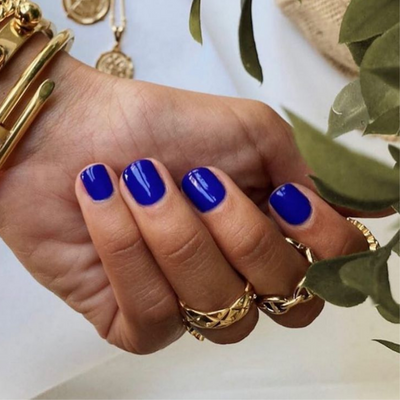 hands wearing DND Gel Polish - 762 Midnight Sapphire
