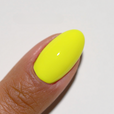 finger wearing DND Gel Polish 783 Melty Sunshine