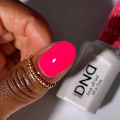 finger wearing DND Gel Polish 813 Sour Adventure