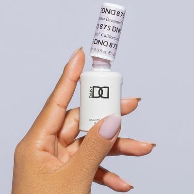 finger wearing DND Gel Polish - 875 California Dreamin'