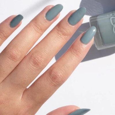 hands wearing DND DC Gel - 098 Aqua Gray