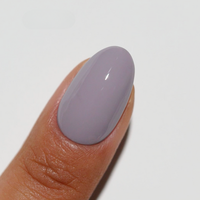finger wearing 256 Pale Pebble DivaDND