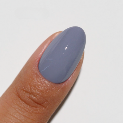 finger wearing 258 Dusk Delight DND Diva gel polish