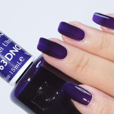 hands wearing DND Gel Polish - 763 Ultra Violet