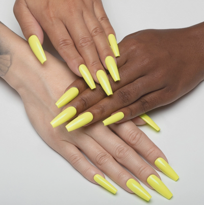 Apres Gel Couleur (HEMA-free, TPO-free) - 207 Lemon Sour hand