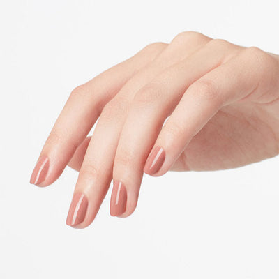 OPI Dip - E41 Barefoot in Barcelona