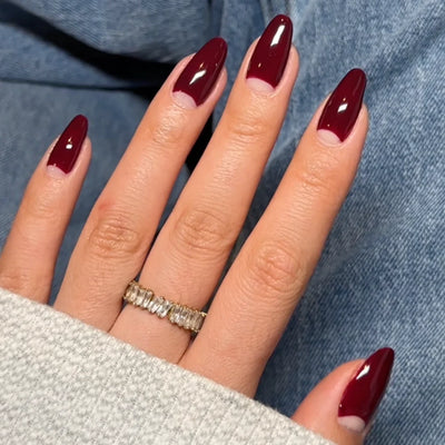 DND DC Gel - 062 Strawberry Wine Hand