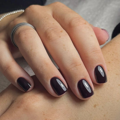 DND DC Gel Polish - 054 Mud Oak hand