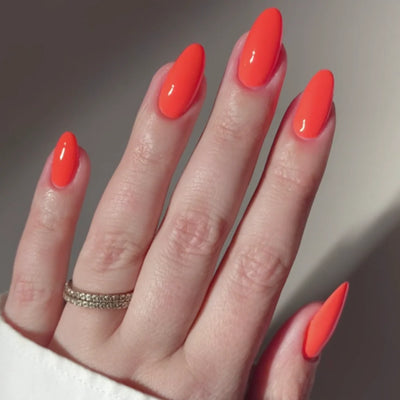 DND Diva Gel Polish - 210 Sunkissed Coral hand