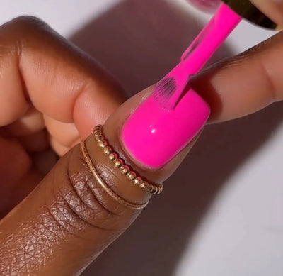 DND Diva Gel Polish - 215 Fuchsia Rose finger