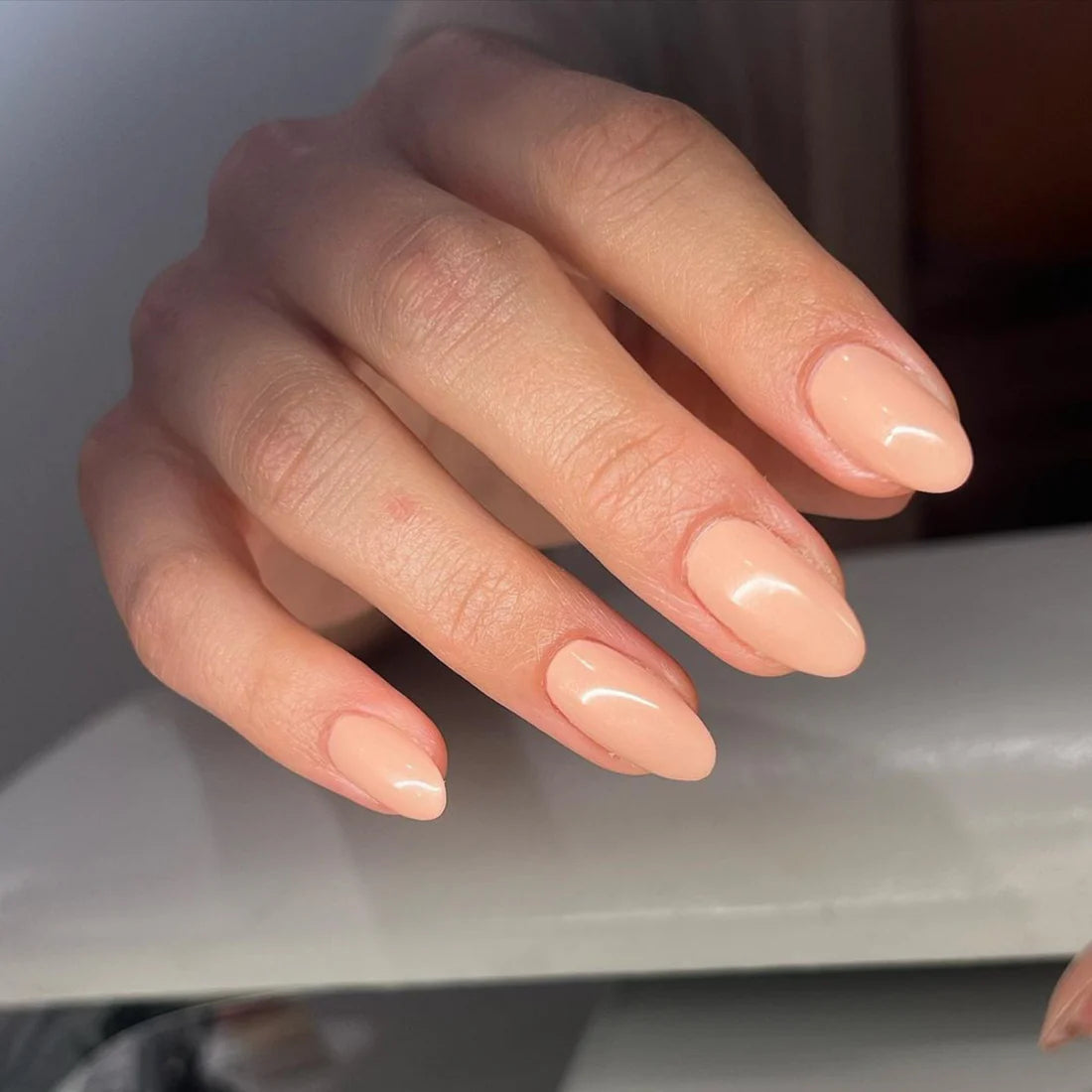 DND Gel Polish - 440 Papaya Whip Hand