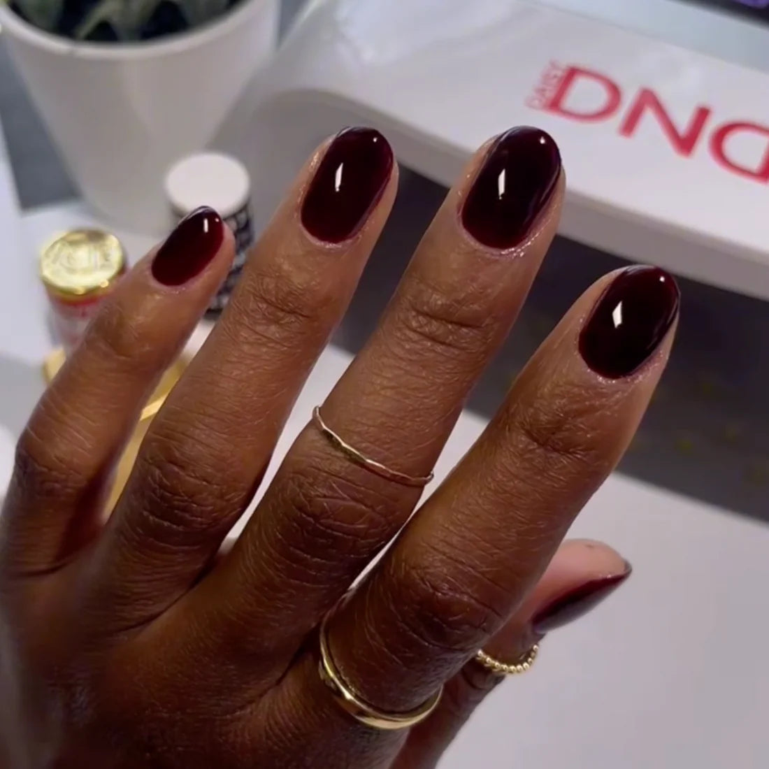 DND Gel Polish - 633 Garnet Red Hand