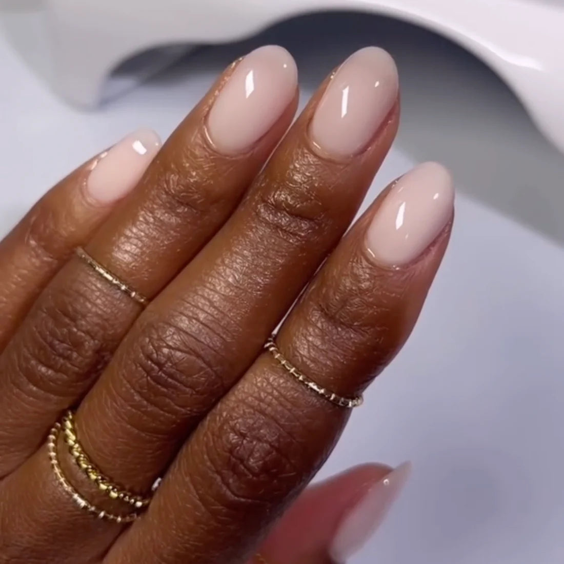 DND Gel - 860 She's White? She's Pink? Hand