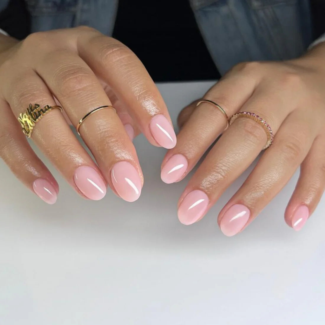 DND Gel - 865 Pearly Pink Hand