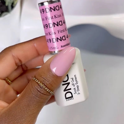 DND Gel Polish - 449 First Kiss Bottle
