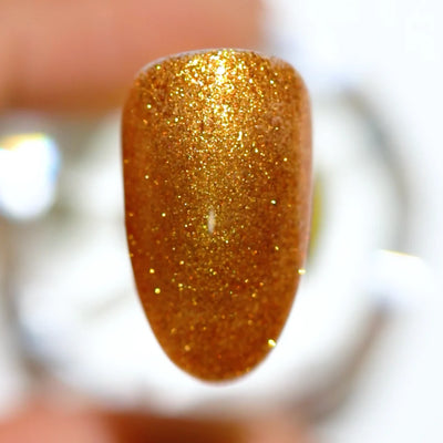 DND Gel Polish - 584 24 Karat swatch