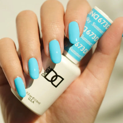 DND Gel Polish - 673 Summer Sky bottle