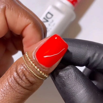 DND Gel Polish - 799 Queen Of Hearts finger