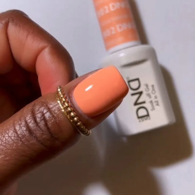 DND Gel Polish - 802 Honeymoon finger