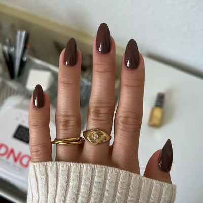 DND Diva Gel - 250 Cedar Brown Hand