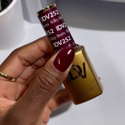 DND Diva Gel - 252 Silky Beets Bottle