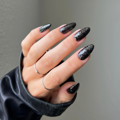 hands swatch for DND Gel Polish 527 Night Sky
