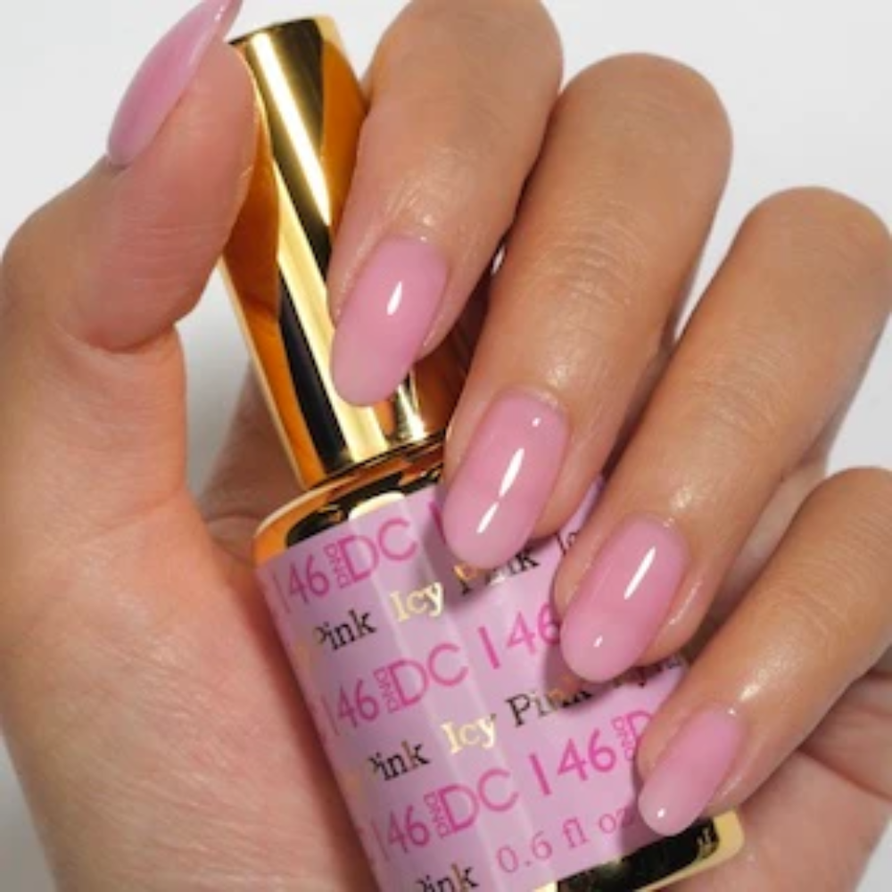 hands wearing DND DC Gel - 146 Icy Pink