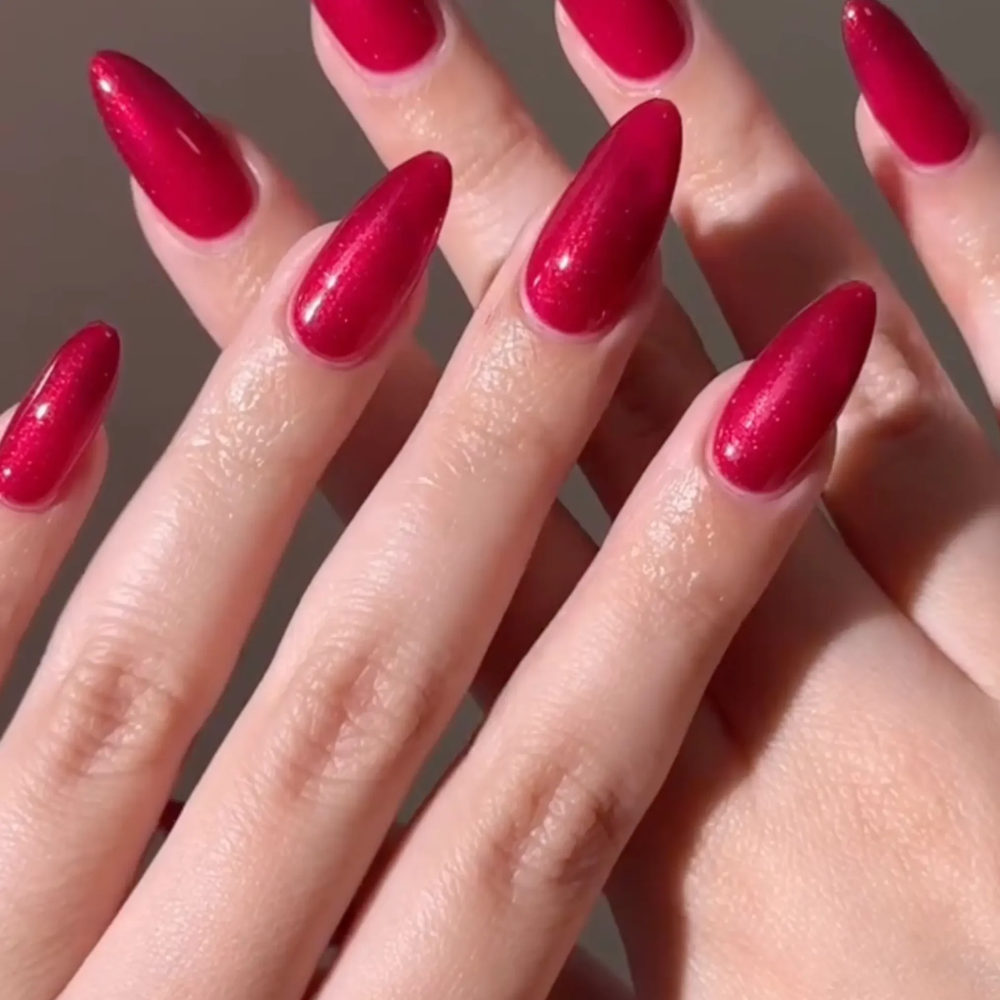 hands wearing DND Gel Polish - 775 Boo'd Up